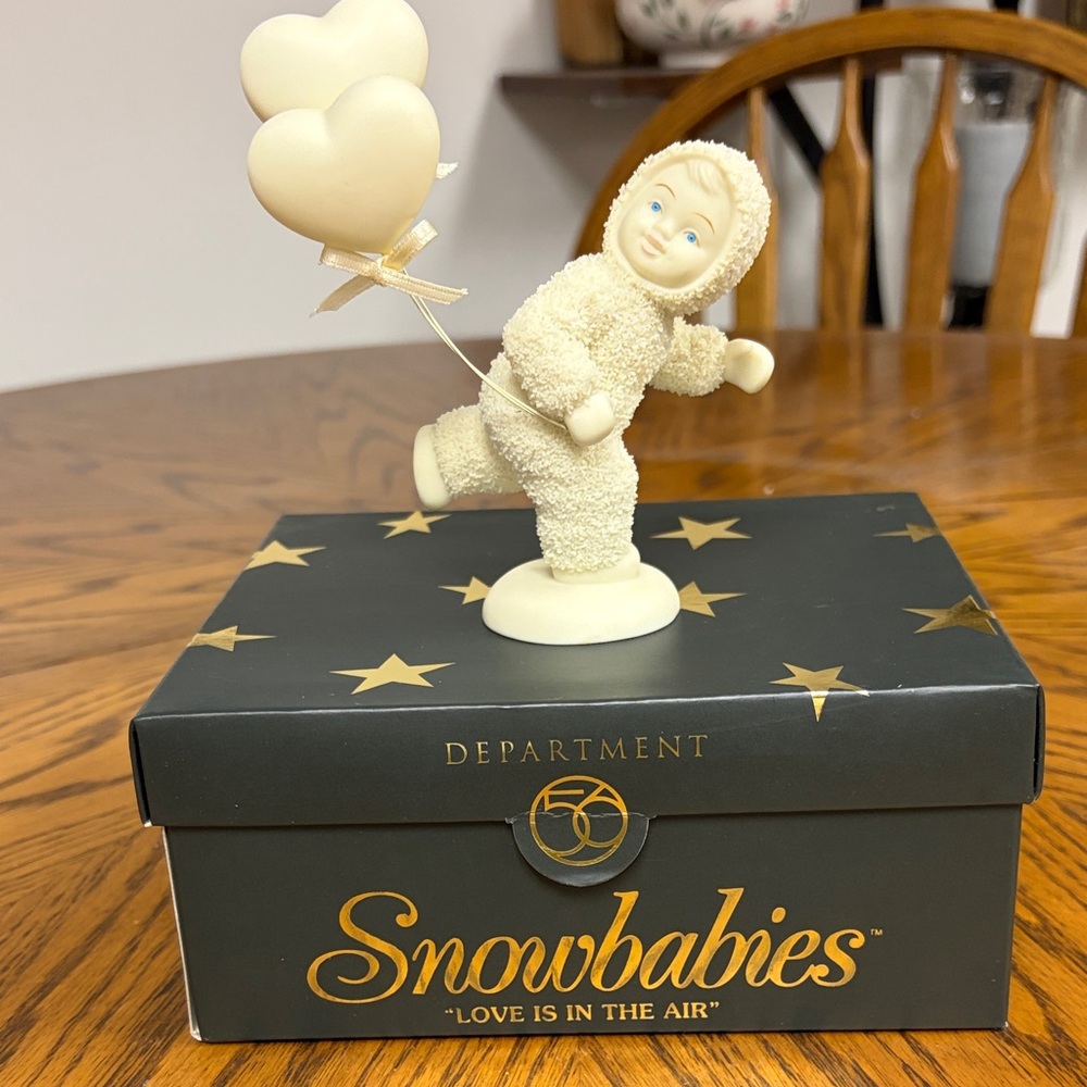 2000 Department 56 Snowbabies Porcelain Figurine-Love is in the Air